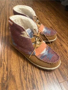 Minnetonka Wool Aztec Lace-Up Bootie in Rust and Blue